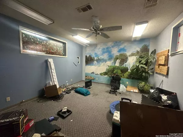 128 Roundtree, San Antonio, TX 78233