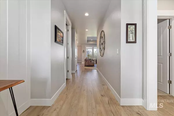 5902 S Wayland Way, Meridian, ID 83642