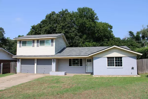 929 Wade Drive, Bedford, TX 76022