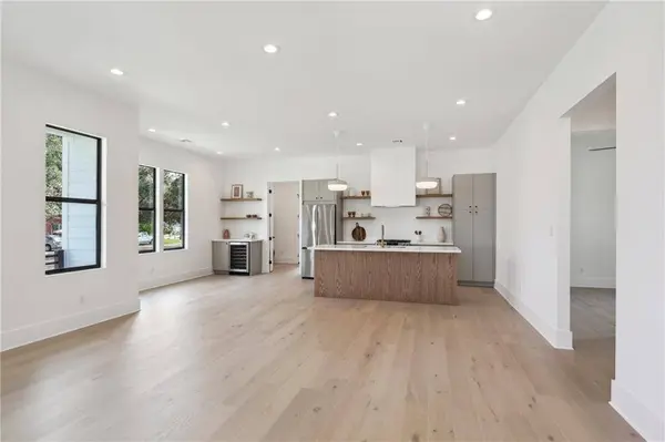 5525 WARRINGTON DR, New Orleans, LA 70122