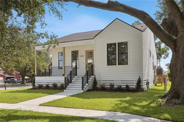 5525 WARRINGTON DR, New Orleans, LA 70122