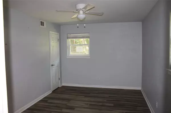 929 Wade Drive, Bedford, TX 76022