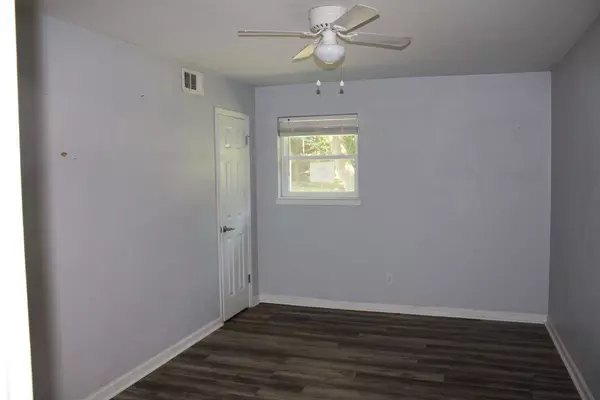 929 Wade Drive, Bedford, TX 76022