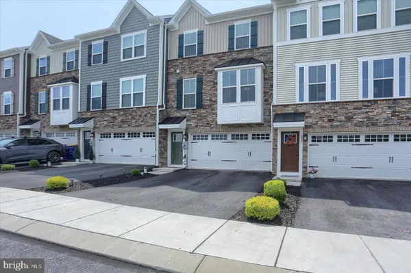 1030 ROSECROFT LN, York, PA 17403