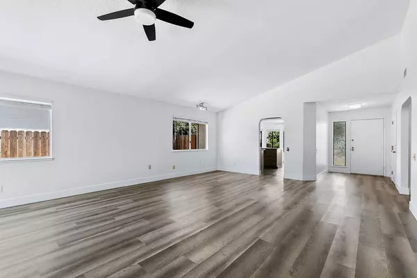 1727 Rockybend DR, Sacramento, CA 95833