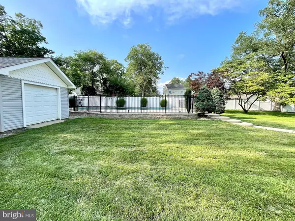 77 E 7TH AVE, Pine Hill, NJ 08021