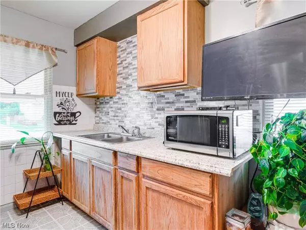 17110 Holly Hill DR, Cleveland, OH 44128