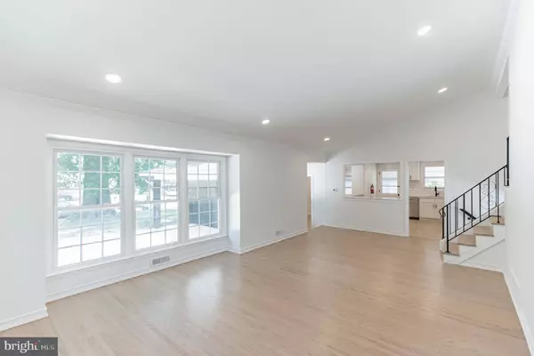 113 RAMBLEWOOD PKWY, Mount Laurel, NJ 08054