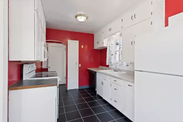 927 E Glass Ave, Spokane, WA 99207