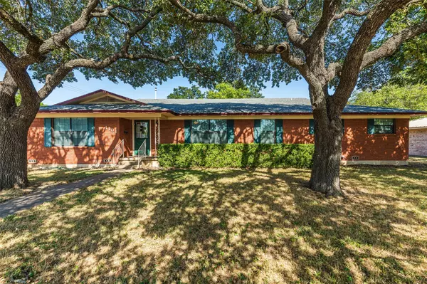 1101 N Reagan Street, West, TX 76691