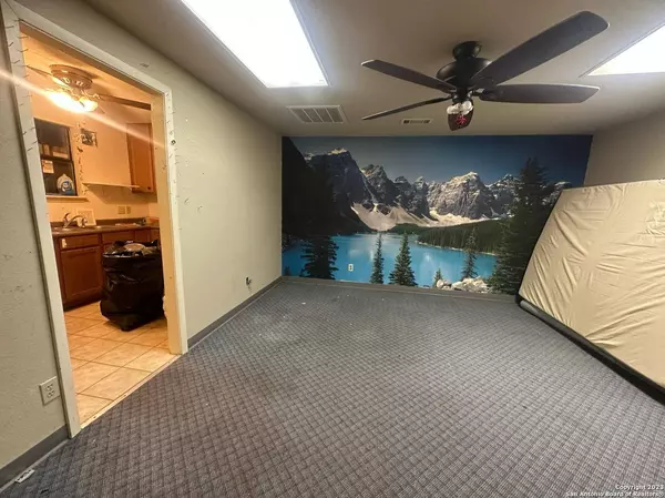 128 Roundtree, San Antonio, TX 78233