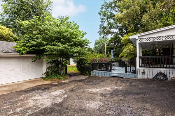 214 N Chadwick Rd, Louisville, KY 40223