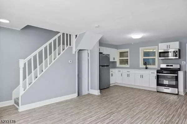 72 N 8Th St, Paterson City, NJ 07522