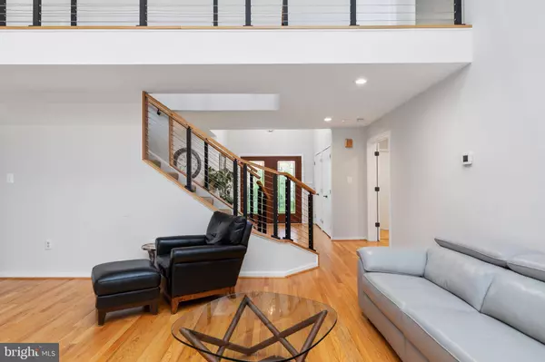 11690 DEERFIELD DR, Oakton, VA 22124