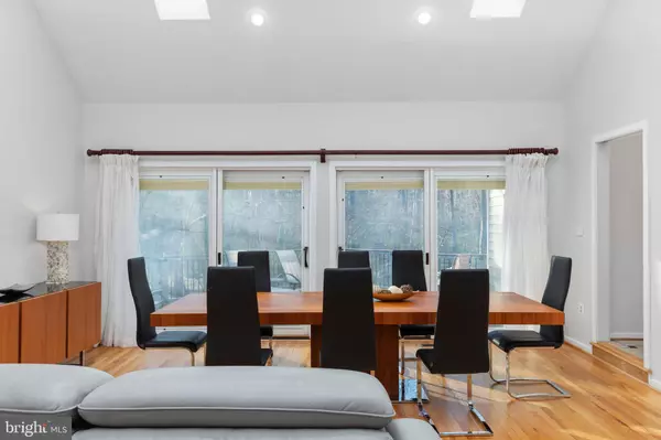 11690 DEERFIELD DR, Oakton, VA 22124