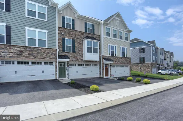 1030 ROSECROFT LN, York, PA 17403