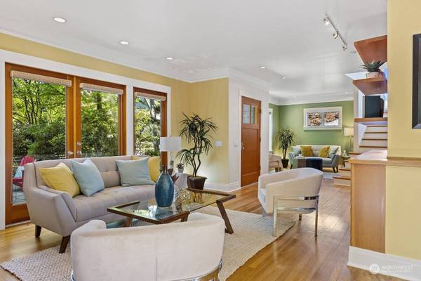 7510 34th AVE NE, Seattle, WA 98115