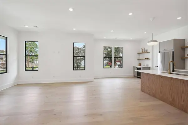 5525 WARRINGTON DR, New Orleans, LA 70122