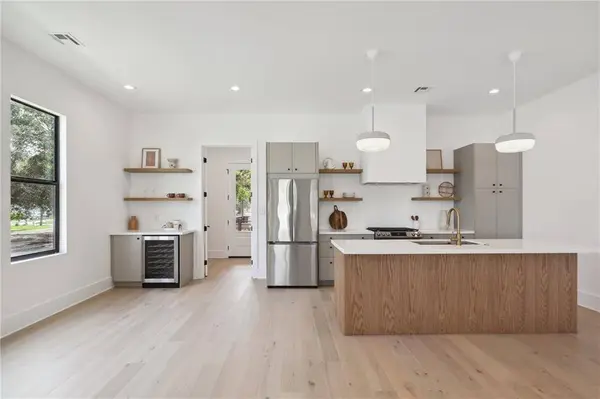 5525 WARRINGTON DR, New Orleans, LA 70122