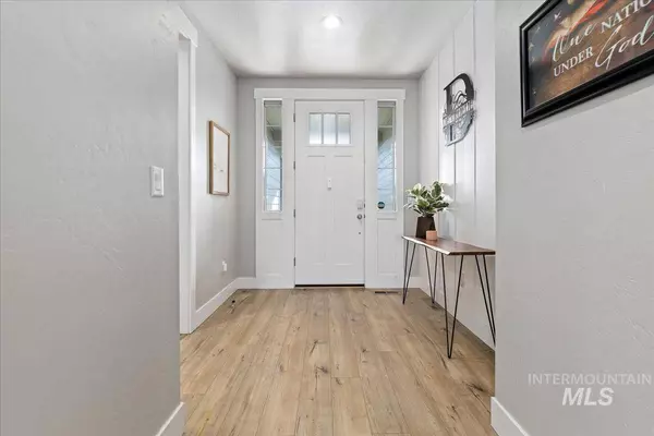 5902 S Wayland Way, Meridian, ID 83642