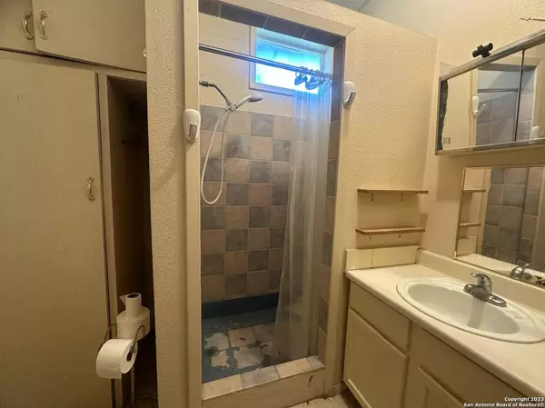 128 Roundtree, San Antonio, TX 78233