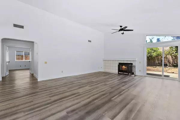 1727 Rockybend DR, Sacramento, CA 95833