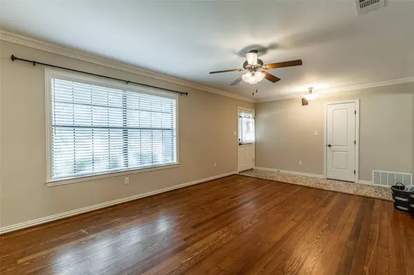 1101 N Reagan Street, West, TX 76691