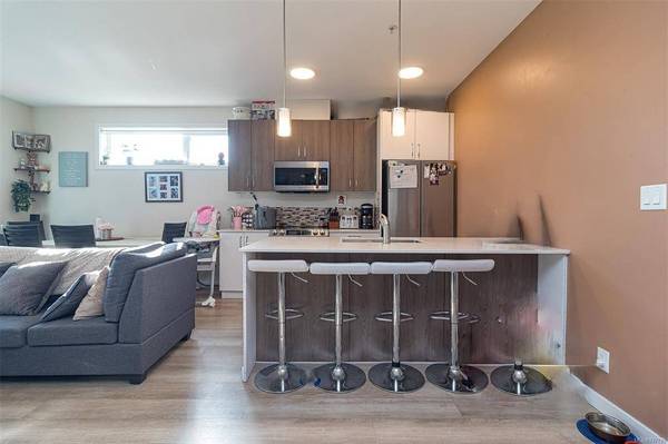 815 Orono Ave #205, Langford, BC V9B 2T9