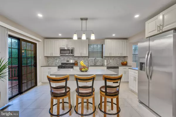 14 KINGS CROFT LN, Voorhees, NJ 08043