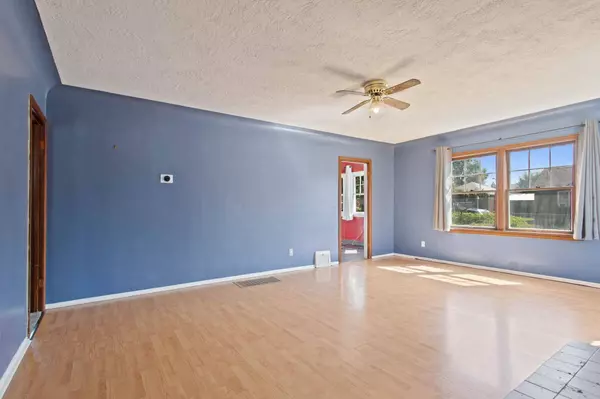 927 E Glass Ave, Spokane, WA 99207