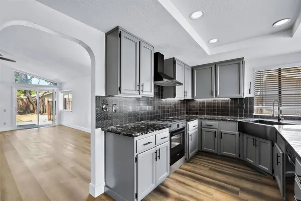 1727 Rockybend DR, Sacramento, CA 95833