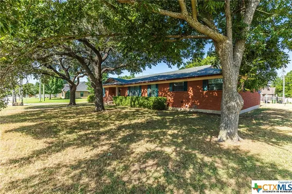 1101 N Reagan ST, West, TX 76691