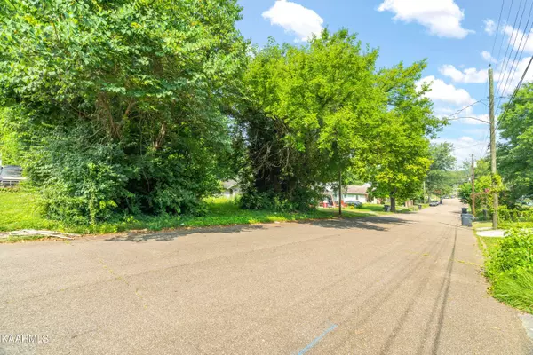 319 S Elmwood St, Knoxville, TN 37914