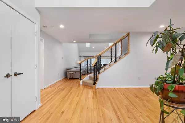 11690 DEERFIELD DR, Oakton, VA 22124