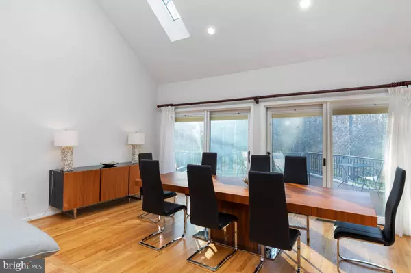 11690 DEERFIELD DR, Oakton, VA 22124