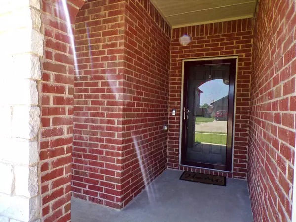 9009 Curacao Drive, Fort Worth, TX 76123