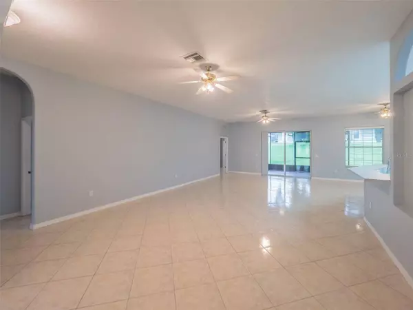 10421 CALLE DE FLORES DR, Clermont, FL 34711