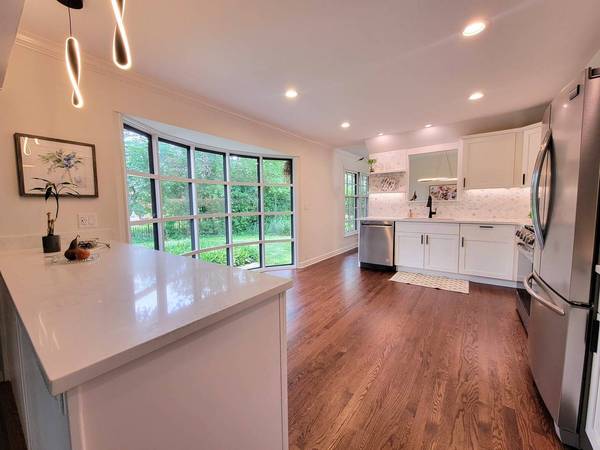 852 N Fairway DR, Palatine, IL 60067