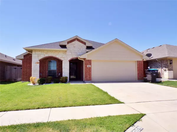 9009 Curacao Drive, Fort Worth, TX 76123