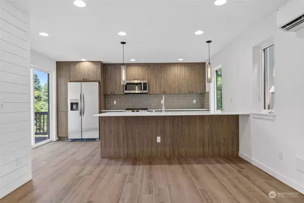 10048 Ravenna AVE NE #B, Seattle, WA 98125