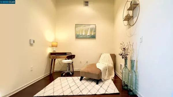 1001 46Th St #320, Emeryville, CA 94608