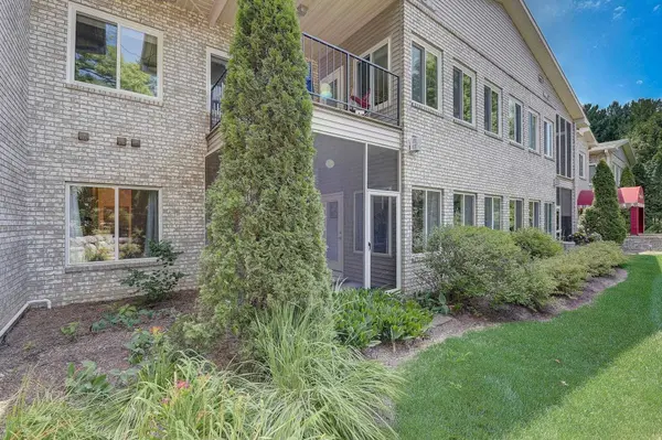 69 Cherokee Circle #104, Madison, WI 53704