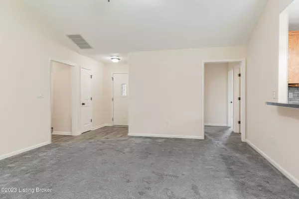 8249 Rachel Ln, Sellersburg, IN 47172