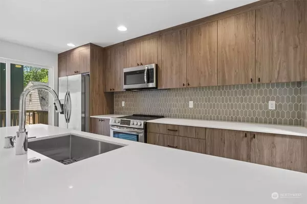 10048 Ravenna AVE NE #B, Seattle, WA 98125