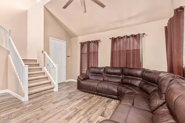 5261 E HOPI Avenue, Mesa, AZ 85206