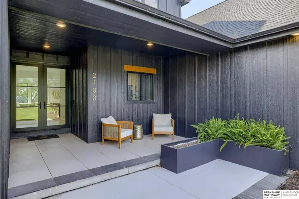 2100 Skyline Drive, Elkhorn, NE 68022