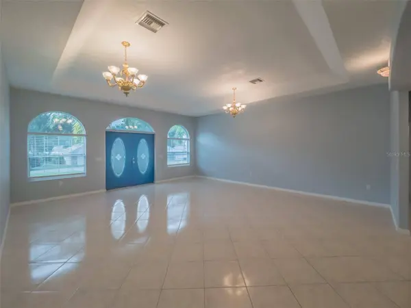 10421 CALLE DE FLORES DR, Clermont, FL 34711