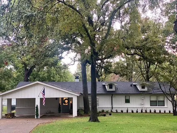 150 Enchanted Drive, Enchanted Oaks, TX 75156