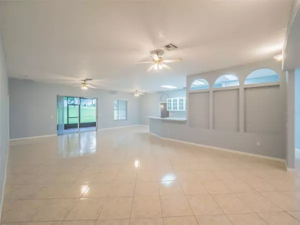 10421 CALLE DE FLORES DR, Clermont, FL 34711