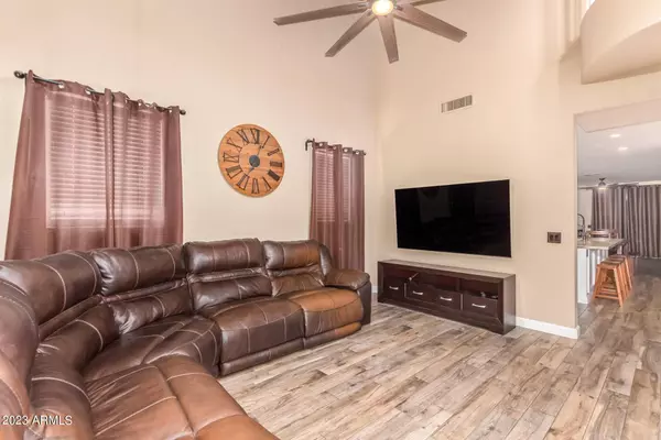 5261 E HOPI Avenue, Mesa, AZ 85206